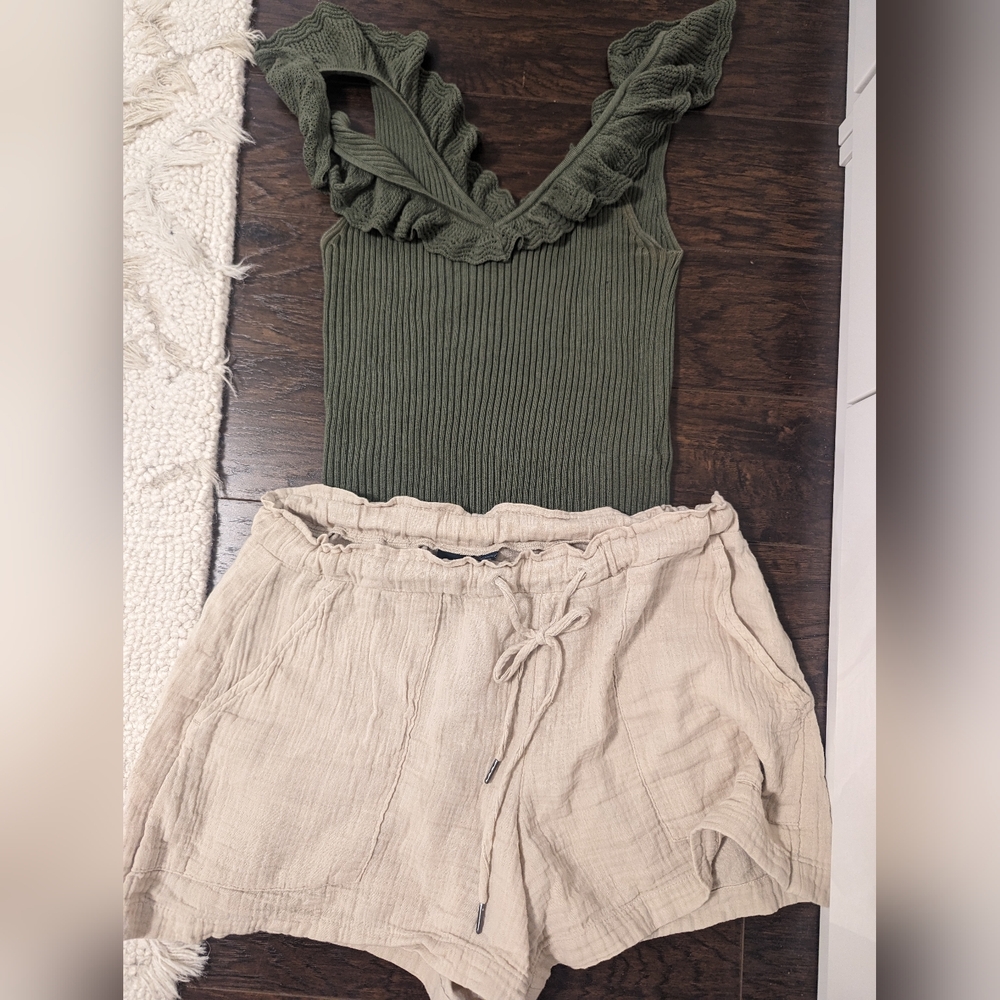 ✨GET THE LOOK✨ Crepe Gap Tie Up Shorts and Ribbed Green Tank with Frill…